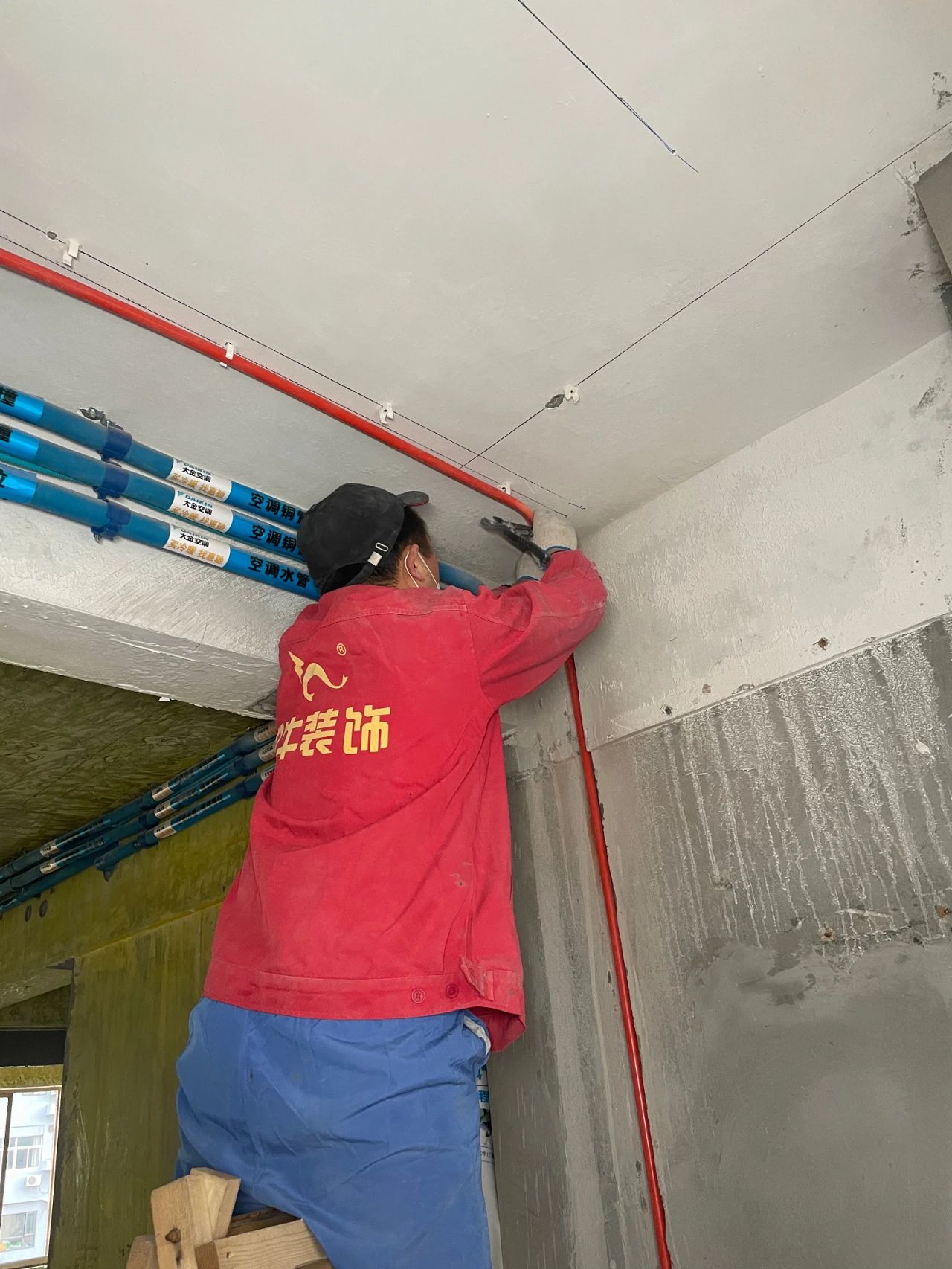 南京紅牛裝飾公司工地巡檢：工藝細節(jié)彰顯匠心品質，更彰顯品牌魅力01